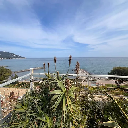 Pensión Maison Art Sur La 3*